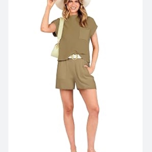 Women's Two Piece Summer Outfits Knit Sweater Short Set Size Medium - Picture 1 of 7